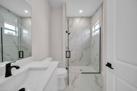 Купить коммерческую недвижимость в Лихай-Эйкерс, Флорида 111.39м2, № 1984311 - фото 12