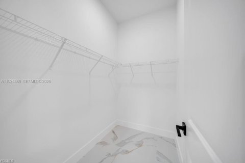 Купить коммерческую недвижимость в Лихай-Эйкерс, Флорида 111.39м2, № 1984311 - фото 11