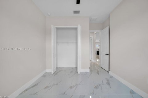 Купить коммерческую недвижимость в Лихай-Эйкерс, Флорида 111.39м2, № 1984311 - фото 18