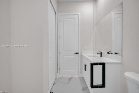 Купить коммерческую недвижимость в Лихай-Эйкерс, Флорида 111.39м2, № 1984311 - фото 15