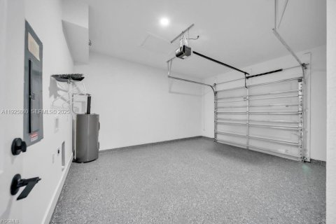 Купить коммерческую недвижимость в Лихай-Эйкерс, Флорида 111.39м2, № 1984311 - фото 23