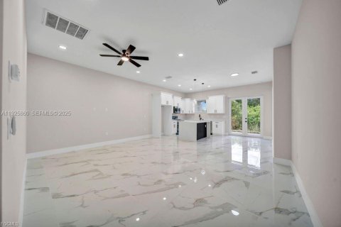 Купить коммерческую недвижимость в Лихай-Эйкерс, Флорида 111.39м2, № 1984311 - фото 25