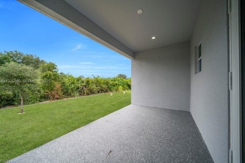 Купить коммерческую недвижимость в Лихай-Эйкерс, Флорида 111.39м2, № 1984311 - фото 22