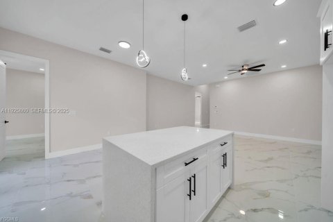 Купить коммерческую недвижимость в Лихай-Эйкерс, Флорида 111.39м2, № 1984311 - фото 30