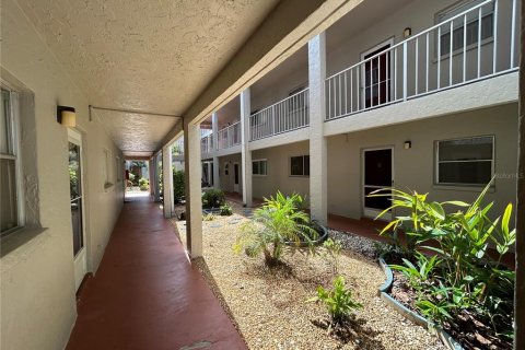 Copropriété à vendre à Sarasota, Floride: 2 chambres, 84.17 m2 № 1884180 - photo 4