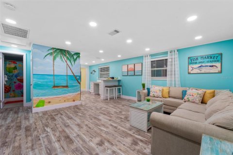 Villa ou maison à vendre à Bradenton, Floride: 6 chambres, 272.48 m2 № 2418563 - photo 15