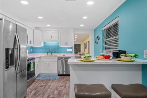 Villa ou maison à vendre à Bradenton, Floride: 6 chambres, 272.48 m2 № 2418563 - photo 17