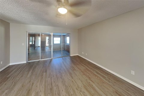 Villa ou maison à louer à Deltona, Floride: 3 chambres, 134.15 m2 № 2420417 - photo 2