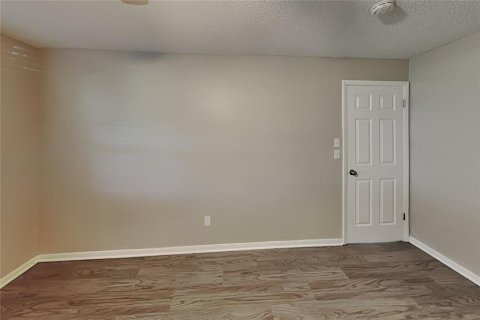 Villa ou maison à louer à Deltona, Floride: 3 chambres, 134.15 m2 № 2420417 - photo 7