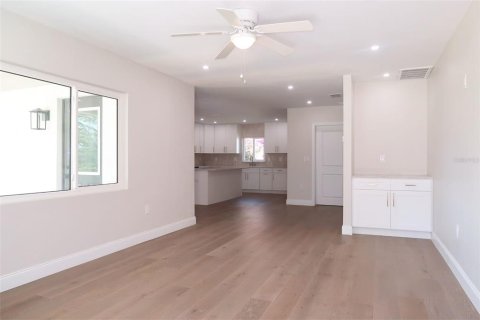 Villa ou maison à vendre à Tampa, Floride: 4 chambres, 165.83 m2 № 1904733 - photo 11