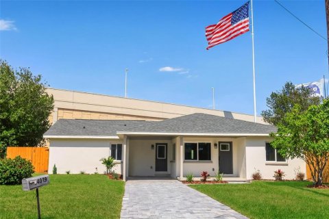 Villa ou maison à vendre à Tampa, Floride: 4 chambres, 165.83 m2 № 1904733 - photo 1