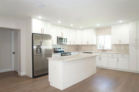 Villa ou maison à vendre à Tampa, Floride: 4 chambres, 165.83 m2 № 1904733 - photo 13
