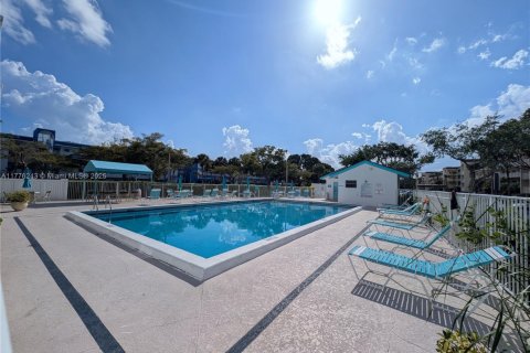 Condo in Greenacres, Florida, 2 bedrooms  № 1730628 - photo 2