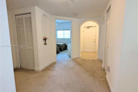 Condo in Greenacres, Florida, 2 bedrooms  № 1730628 - photo 5