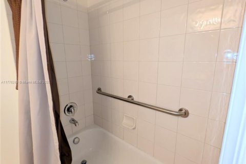 Condo in Greenacres, Florida, 2 bedrooms  № 1730628 - photo 27