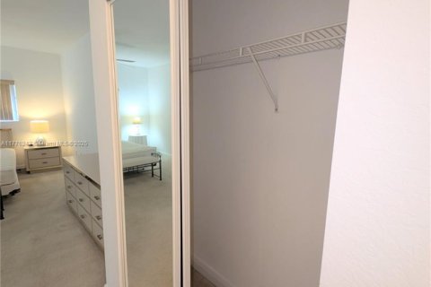 Condo in Greenacres, Florida, 2 bedrooms  № 1730628 - photo 22