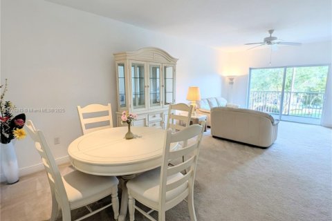 Condo in Greenacres, Florida, 2 bedrooms  № 1730628 - photo 11