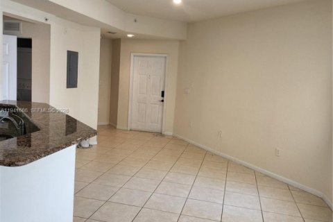 Condominio en alquiler en Doral, Florida, 2 dormitorios, 101.08 m2 № 2009170 - foto 3