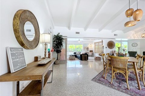 House in Sarasota, Florida 2 bedrooms, 153.85 sq.m. № 1886951 - photo 6