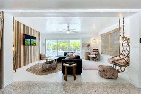 House in Sarasota, Florida 2 bedrooms, 153.85 sq.m. № 1886951 - photo 10