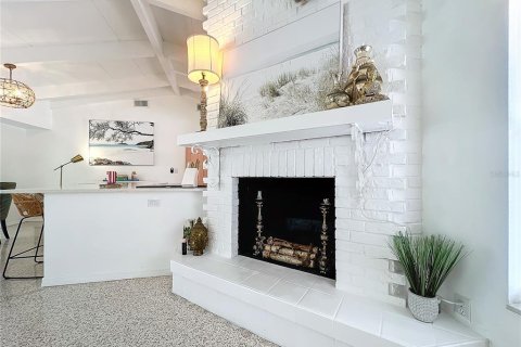 House in Sarasota, Florida 2 bedrooms, 153.85 sq.m. № 1886951 - photo 9