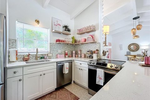 House in Sarasota, Florida 2 bedrooms, 153.85 sq.m. № 1886951 - photo 15