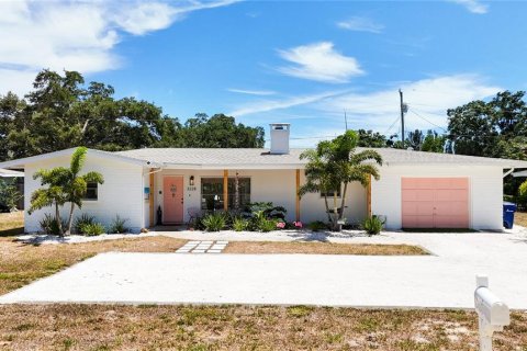 House in Sarasota, Florida 2 bedrooms, 153.85 sq.m. № 1886951 - photo 1