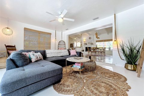 House in Sarasota, Florida 2 bedrooms, 153.85 sq.m. № 1886951 - photo 11