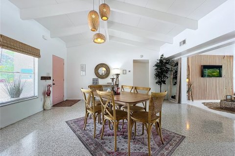 House in Sarasota, Florida 2 bedrooms, 153.85 sq.m. № 1886951 - photo 8