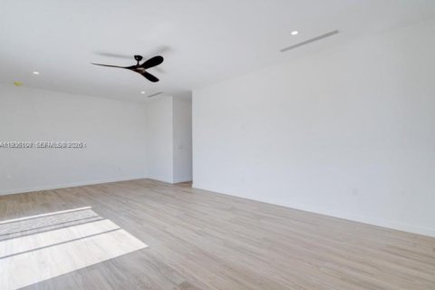 Adosado en alquiler en Miami, Florida, 4 dormitorios, 284.65 m2 № 1997628 - foto 7