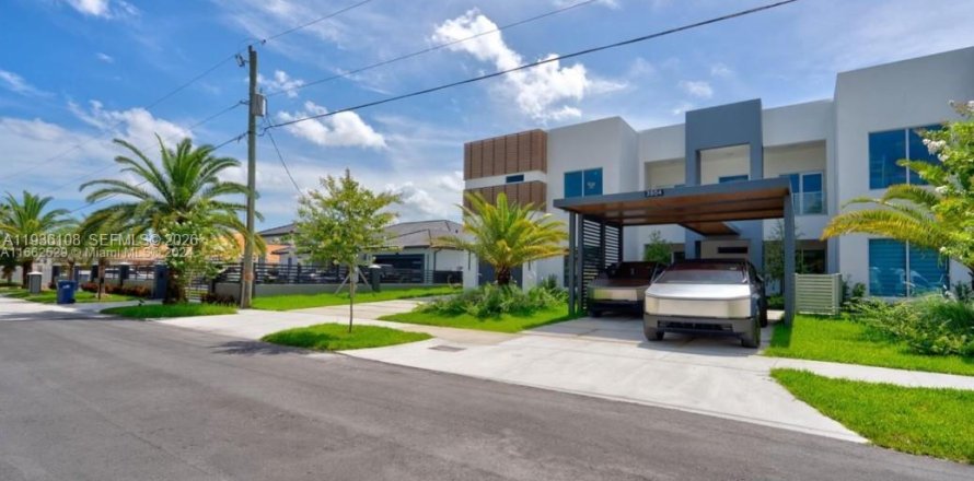 Adosado en Miami, Florida 4 dormitorios, 284.65 m2 № 1997628