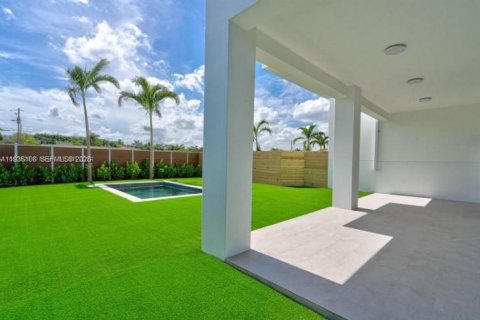 Adosado en alquiler en Miami, Florida, 4 dormitorios, 284.65 m2 № 1997628 - foto 6