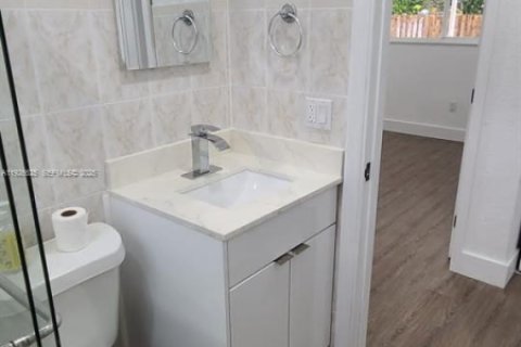 House in Miami Gardens, Florida 4 bedrooms, 124.67 sq.m. № 1993133 - photo 3