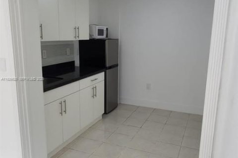 Casa en venta en Miami Gardens, Florida, 4 dormitorios, 124.67 m2 № 1993133 - foto 5