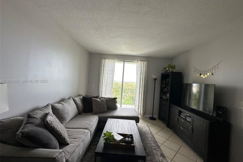 Condo in Miami, Florida, 1 bedroom № 1994419 - photo 9