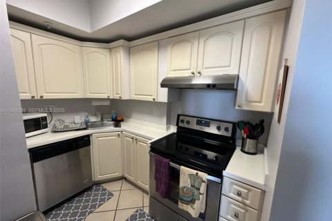 Condo in Miami, Florida, 1 bedroom № 1994419 - photo 4