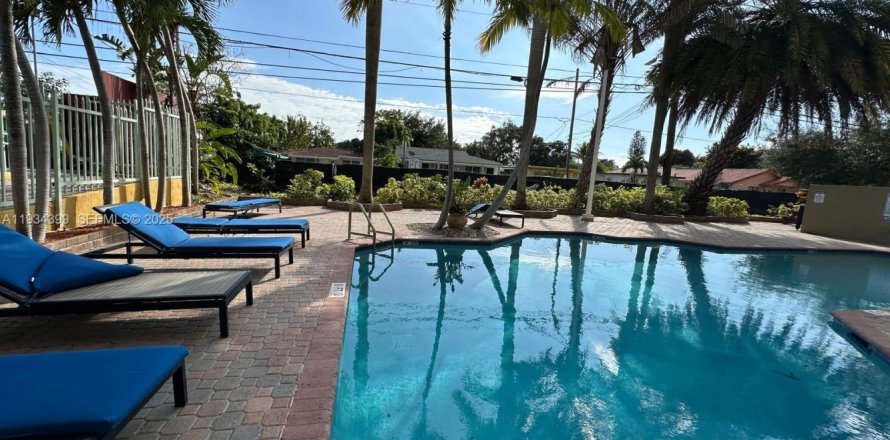 Condo in Miami, Florida, 1 bedroom № 1994419