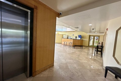 Condo in Miami, Florida, 1 bedroom № 1994419 - photo 13