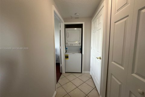 Condo in Miami, Florida, 1 bedroom № 1994419 - photo 6
