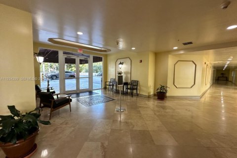 Condo in Miami, Florida, 1 bedroom № 1994419 - photo 12