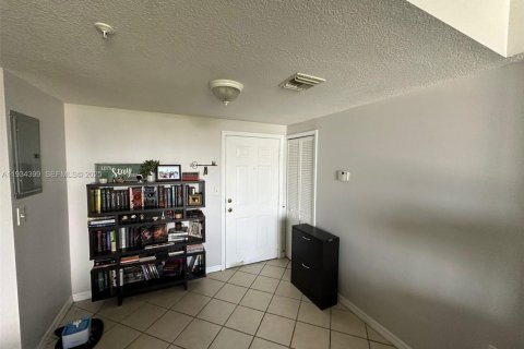 Condo in Miami, Florida, 1 bedroom № 1994419 - photo 10