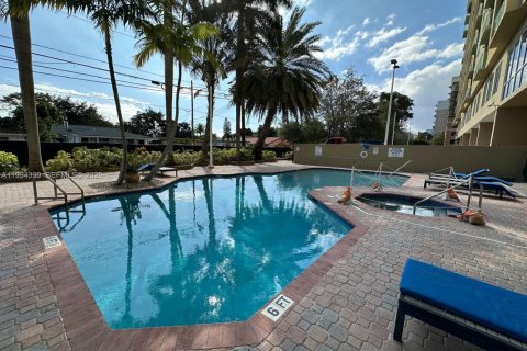 Condo in Miami, Florida, 1 bedroom № 1994419 - photo 2