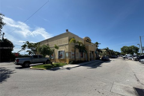 Propiedad comercial en venta en Deerfield Beach, Florida № 1823708 - foto 1