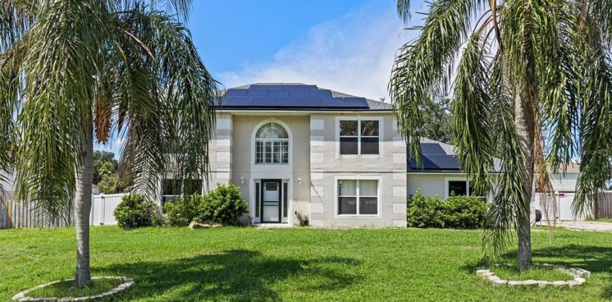 House in Clermont, Florida 4 bedrooms, 222.22 sq.m. № 1893782