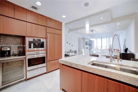 Copropriété à louer à Bal Harbour, Floride: 2 chambres, 156.54 m2 № 1927326 - photo 14