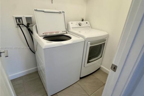 Villa ou maison à louer à Dania Beach, Floride: 4 chambres, 217.76 m2 № 2046168 - photo 16