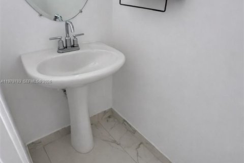 Villa ou maison à louer à Dania Beach, Floride: 4 chambres, 217.76 m2 № 2046168 - photo 17