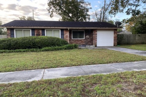 Снять в аренду виллу или дом в Джэксонвилл, Флорида 3 спальни, 107.21м2, № 818132 - фото 1