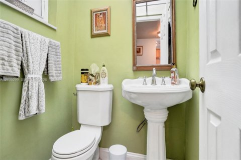 Купить кондоминиум в Халландейл-Бич, Флорида 1 спальня, 78.97м2, № 2086253 - фото 17