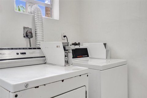 Купить кондоминиум в Халландейл-Бич, Флорида 1 спальня, 78.97м2, № 2086253 - фото 28